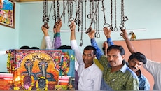 ದೇವರಿಗೆ ತೆಂಗಿನಕಾಯಿ ಅಲ್ಲ, ಕೈಕೋಳವೇ ಹರಕೆ! ಈ ದೇವಸ್ಥಾನದ ವಿಚಿತ್ರ ಆಚರಣೆ ಕೇಳಿದ್ರೆ ಅಚ್ಚರಿ ಪಡ್ತೀರಿ!
