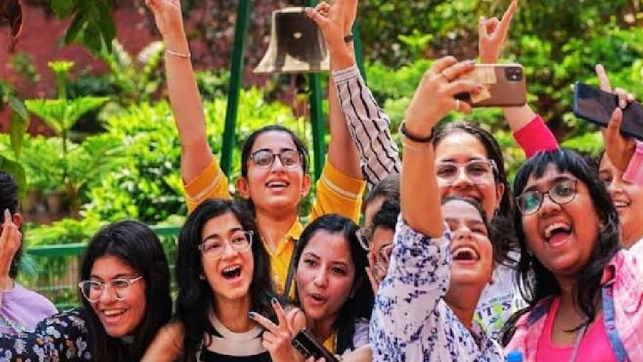  ಶೈಕ್ಷಣಿಕ ಪ್ರವಾಸದಲ್ಲಿ ಇನ್ಮುಂದೆ ಸೆಲ್ಫಿ, ರೀಲ್ಸ್‌ ಬ್ಯಾನ್ – ಕಾಲೇಜು ಶಿಕ್ಷಣ ಇಲಾಖೆಯಿಂದ ಹೊಸ ಮಾರ್ಗಸೂಚಿ!