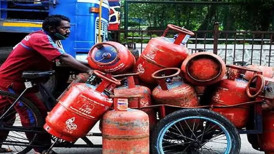 LPG Gas Cylinder: ಸಿಲಿಂಡರ್ ಬುಕ್ಕಿಂಗ್‌ಗೆ ಹೊಸ ರೂಲ್ಸ್; ಗ್ರಾಹಕರು ತಿಳಿಯಲೇಬೇಕಾದ 7 ಪ್ರಮುಖ ಮಾಹಿತಿ!