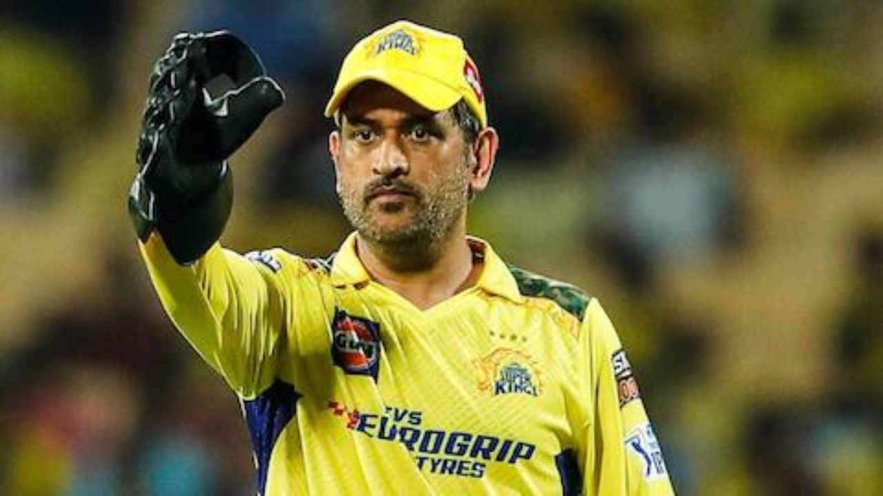 MS Dhoni 1 lakh shares 