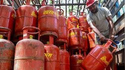 ಅಕ್ಟೋಬರ್ 1ರಿಂದ LPG ನಿಯಮ ಬದಲು: ಈ ಕೆಲಸ ಮಾಡದಿದ್ರೆ ಸಬ್ಸಿಡಿ ದರದಲ್ಲಿ ಸಿಲಿಂಡರ್ ಸಿಗಲ್ಲ!