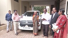 ದಶಕಗಳು ಕಳೆದರೂ ರೈತರಿಗೆ ಸಿಗದ ಪರಿಹಾರ; ಗದಗ ಡಿಸಿ-ಎಡಿಸಿ ಕಾರು ಜಪ್ತಿ!