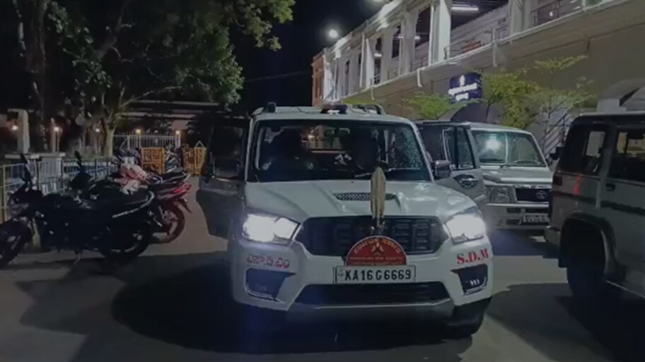 ಪಹಣಿ ತಿದ್ದುಪಡಿಗೆ ಲಂಚ ಪಡೆಯುತ್ತಿದ್ದ ಎಸಿ ಕಚೇರಿ ಎಫ್‌ಡಿಎ ರೆಡ್‌ಹ್ಯಾಂಡ್ ಟ್ರ್ಯಾಪ್!