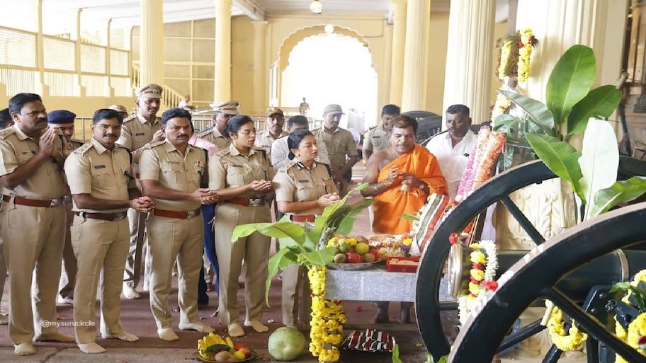Mysuru Dasara 2026: ಫಿರಂಗಿಗಳಿಗೆ ಪೂಜೆ, ಗಜಪಡೆಗೆ 3ನೇ ಹಂತದ ತಾಲೀಮು; ಮಹೇಂದ್ರನಿಗೆ 1,000 ಕೆಜಿ ಮರದ ಅಂಬಾರಿ!