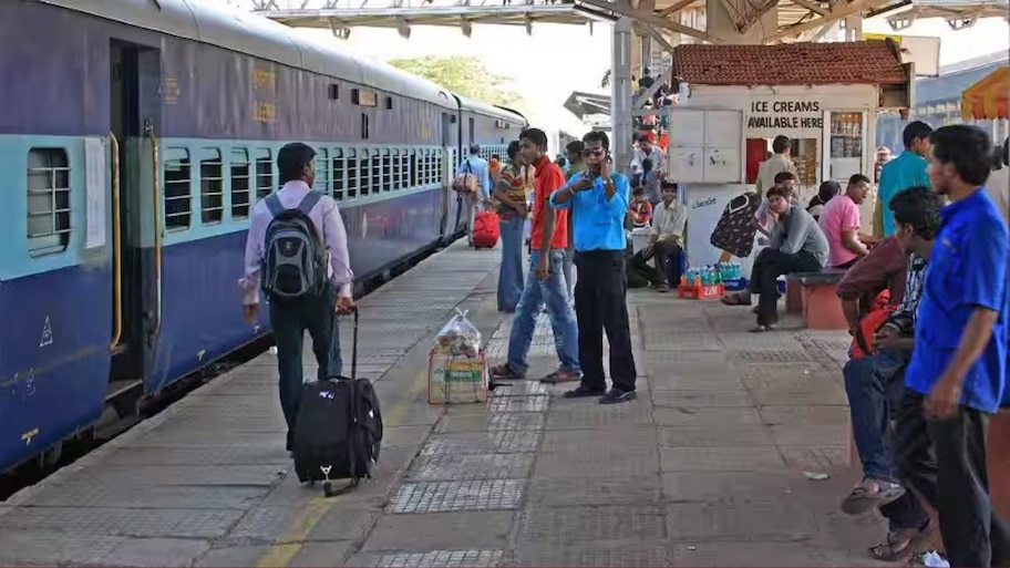 ಪ್ರಯಾಣಿಕರೇ ಗಮನಿಸಿ! ವಿಶಾಖಪಟ್ಟಣ - ಬೆಂಗಳೂರು ನಡುವೆ ವಿಶೇಷ ರೈಲು ಸಂಚಾರ