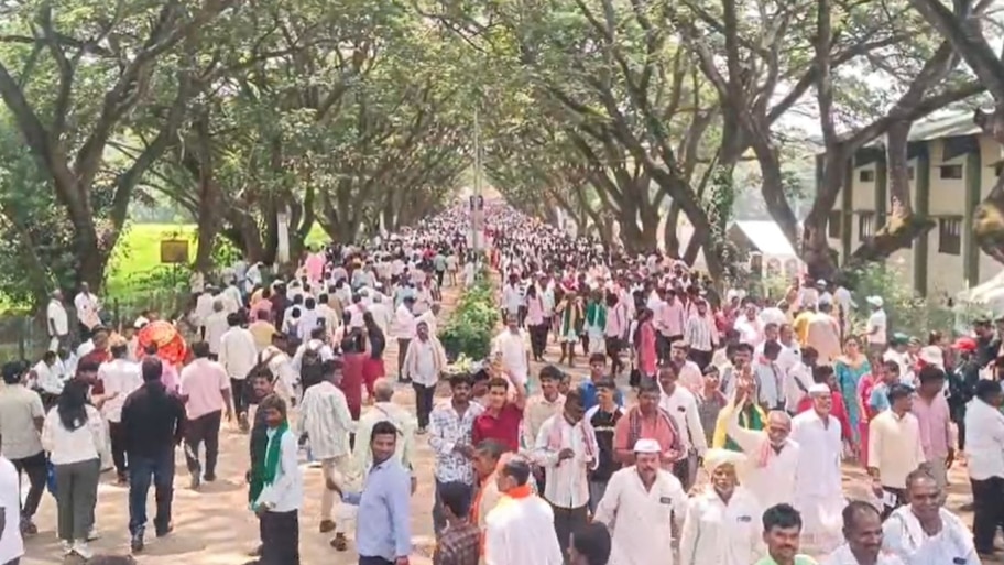 ಹೂವುಗಳೋ, ಚೆಲುವೆಯರೋ.. ಕೃಷಿಮೇಳದಲ್ಲಿ ಕಣ್ಮನ ಸೆಳೆದ ಬಣ್ಣದ ಲೋಕ, ಫಲಪುಷ್ಪ ಪ್ರದರ್ಶನ ಹೈಲೈಟ್
