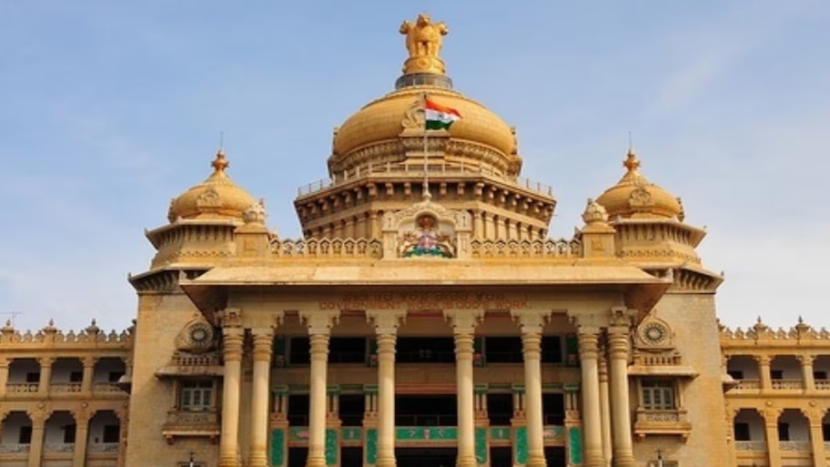 ಪೊಲೀಸ್ ಇಲಾಖೆಯಲ್ಲಿ ಭರ್ಜರಿ ವರ್ಗಾವಣೆ: 18 ಡಿವೈಎಸ್ಪಿ, 49 ಇನ್‌ಸ್ಪೆಕ್ಟರ್ಸ್‌ ಟ್ರಾನ್ಸಫರ್‌