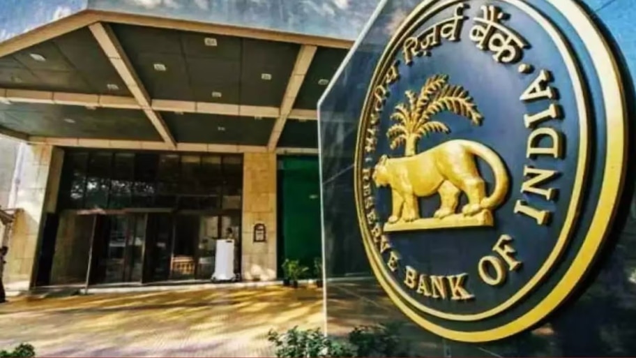 RBI MPC: ಮೂರೂವರೆ ವರ್ಷಗಳ ಬಳಿಕ ರೆಪೋ ರೇಟ್‌ ಹೆಚ್ಚಿಸಿದ ಆರ್‌ಬಿಐ.. ಬ್ಯಾಂಕ್‌ ಗ್ರಾಹಕರ ಮೇಲೆ ನೇರ ಪರಿಣಾಮ!