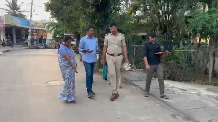 ಬಡ ಕುಟುಂಬದ ಮೇಲೆ ಡೆಡ್ಲಿ ಅಟ್ಯಾಕ್.. ಇನ್‌ಸ್ಪೆಕ್ಟರ್‌, ಕಾಂಗ್ರೆಸ್‌ ಮುಖಂಡನ ವಿರುದ್ಧ FIR