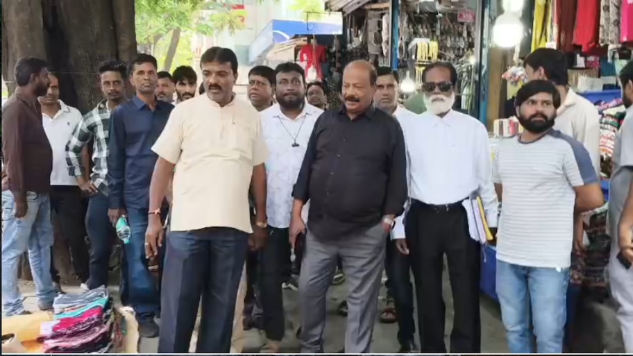 ಬೀದಿಬದಿ ವ್ಯಾಪಾರಿಗಳಿಂದ ಸರ್ಕಾರಕ್ಕೆ ಬಿಗ್‌ ಚಾಲೆಂಜ್‌!... ಇಂದಿನಿಂದ ಪುಟ್ಪಾತ್‌ ಮೇಲೆ ವ್ಯಾಪಾರ ಮಾಡ್ತೇವೆ