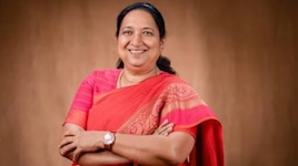 ಯಾರು ಈ ಡಾ. ಸುಧಾ ಯಾದವ್? ಕಾರ್ಗಿಲ್ ವೀರನ ಪತ್ನಿಯಿಂದ ಕರ್ನಾಟಕದ ರಾಜ್ಯಪಾಲರವರೆಗೆ