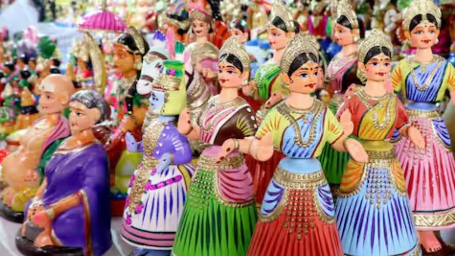 40 ವರ್ಷಗಳಿಂದ ಸಂಪ್ರದಾಯ ಕೂರಿಸೋ ಪಾಲಿಸ್ತಿರೋ ಪಟ್ಟಣದ ಆದರ್ಶ ದಂಪತಿ....