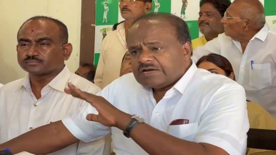 ಸಿದ್ದರಾಮಯ್ಯ ಪದಚ್ಯುತಿಗೆ ಆ ನೀಲಿಕಣ್ಣಿನ ಮಂತ್ರಿಯೇ ಕಾರಣ, ಆತ ಬಲಿತ ದಲಿತ : ಹೆಚ್‌ಡಿಕೆ ಆರೋಪ