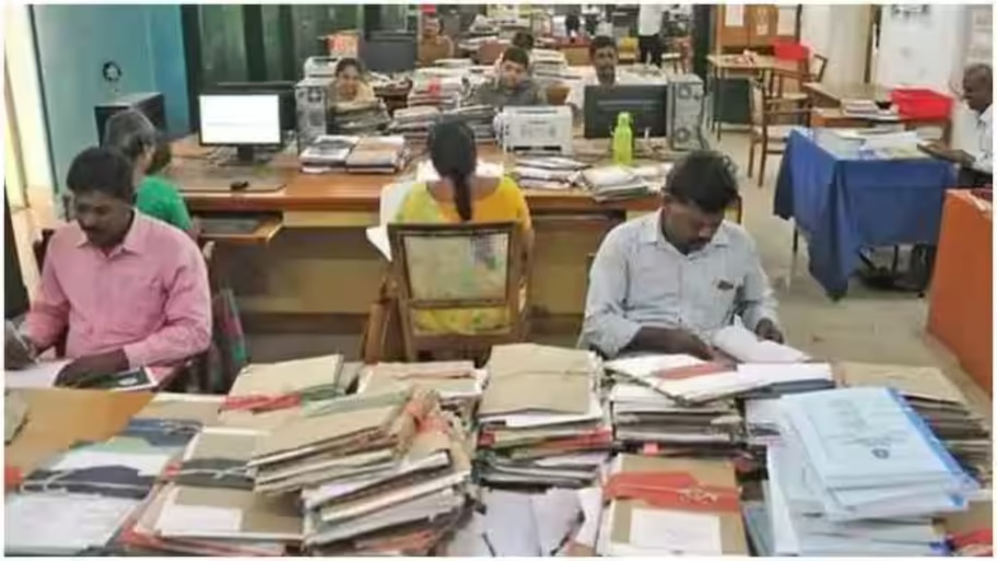 ಸರ್ಕಾರಿ ನೌಕರರಿಗೆ ₹14,000 ಬೋನಸ್.. ಈ ತಿಂಗಳು ಕೈ ಸೇರುವ ಸಂಬಳದ ಮೊತ್ತ ಎಷ್ಟು?