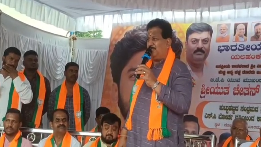 ‘ರಾಹುಲ್ ಗಾಂಧಿ ಒರಿಜಿನಲ್ ಬ್ರೀಡ್ ಅಲ್ಲ’; ಯಲಹಂಕ ಶಾಸಕ ಎಸ್.ಆರ್. ವಿಶ್ವನಾಥ್ ತೀವ್ರ ವಾಗ್ದಾಳಿ