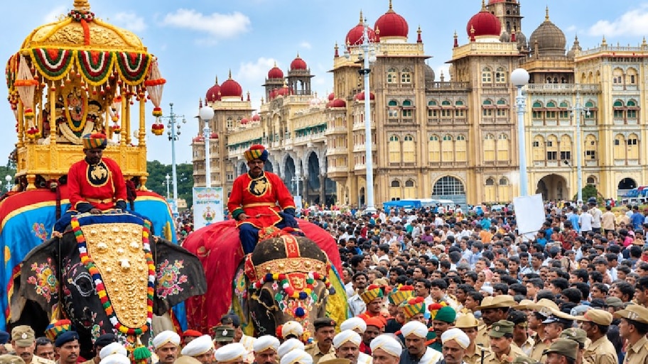 ವಿಶ್ವವಿಖ್ಯಾತ ಮೈಸೂರು ದಸರಾ ಜಂಬೂಸವಾರಿಗೆ ಕ್ಷಣಗಣನೆ: ಭದ್ರತೆಗೆ 5,161 ಪೊಲೀಸರ ನಿಯೋಜನೆ!
