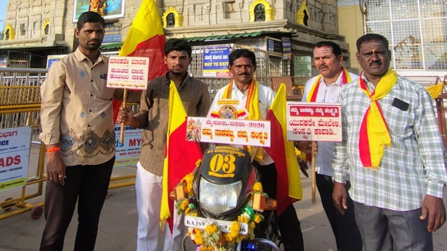 ಮೈಸೂರು ದಸರಾ ನೋಡಲು ಹ್ಯಾಂಡಲ್ ಇಲ್ಲದ ಬೈಕ್ ಸವಾರಿ..!