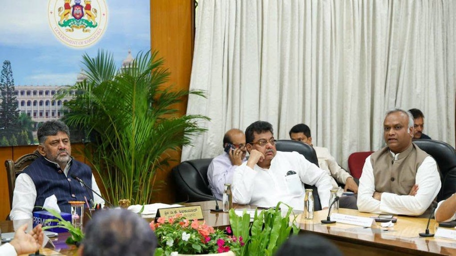 ಕೈ ನಾಯಕರ ನಡುವೆ ತೆರೆಮರೆಯಲ್ಲಿ ನಡೆಯುತ್ತಿದೆಯಾ ಹಾವು ಏಣಿಯಾಟ ?