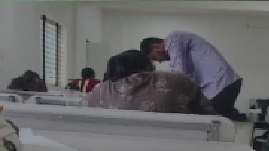 ಶಿವಮೊಗ್ಗ ಕೆಎಸ್‌ಒಯು ಪ್ರಾದೇಶಿಕ ಕಚೇರಿಯಲ್ಲಿ ಬಯಲಾಯಿತು ಪರೀಕ್ಷಾ ಕರ್ಮಕಾಂಡ: ಹಣ ಕೊಟ್ಟರೆ ಮುಕ್ತ ನಕಲಿಗೆ ಅವಕಾಶ!