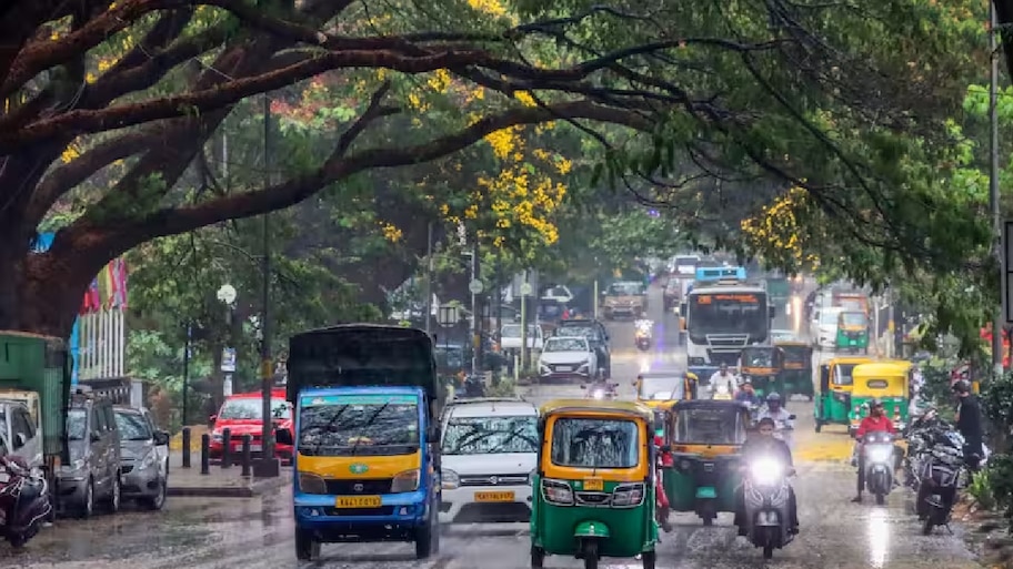 ಕರ್ನಾಟಕದಲ್ಲಿ ಅ.29ರವರೆಗೂ ಮಳೆ ಅಬ್ಬರ! ಬೆಂಗಳೂರು ಸೇರಿ ದಕ್ಷಿಣ ಒಳನಾಡಿಗೆ ಯೆಲ್ಲೋ ಅಲರ್ಟ್