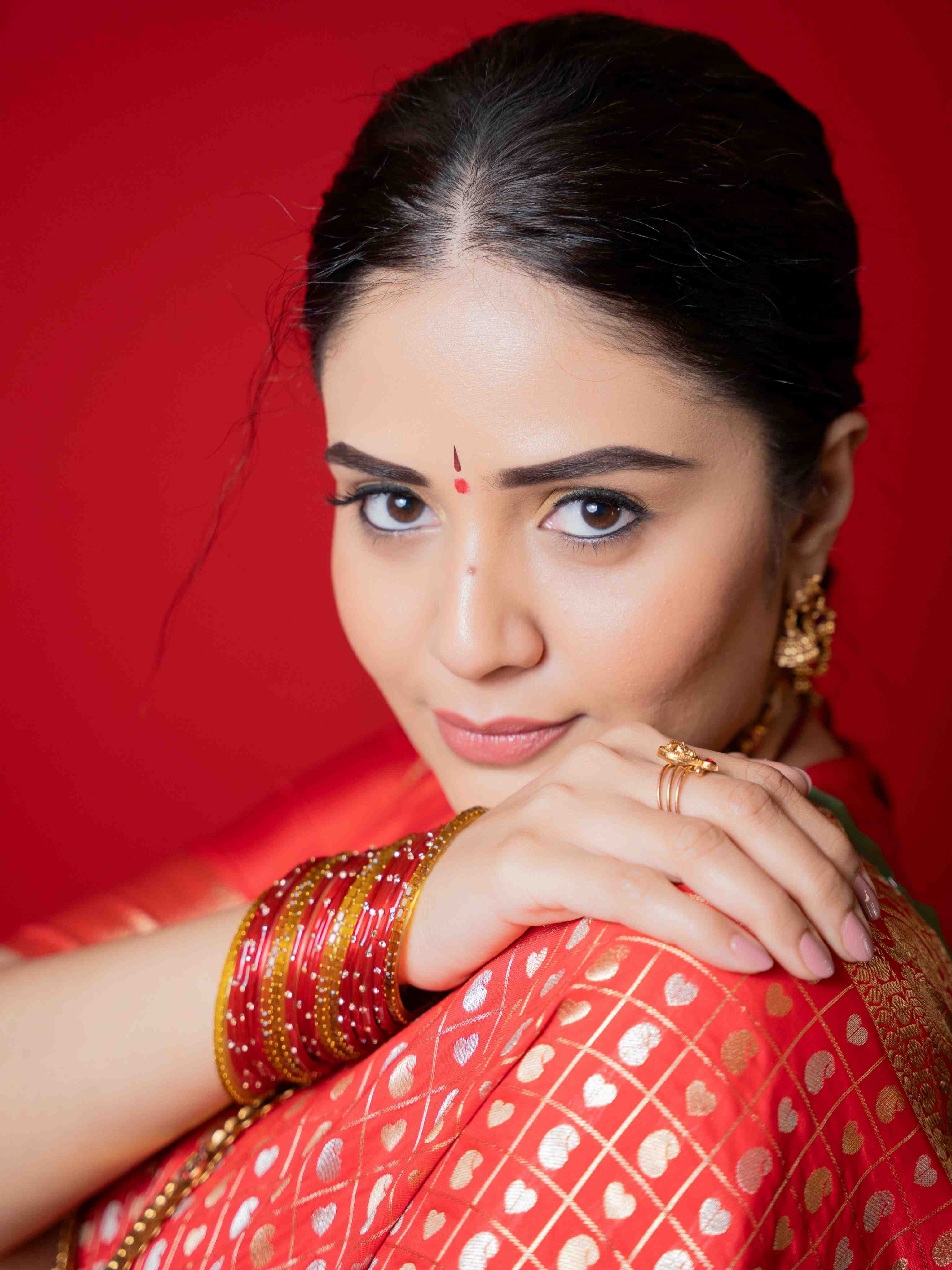 Anchor Sreemukhi