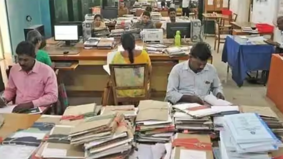 ಸರ್ಕಾರಿ ನೌಕರರಿಗೆ ಬಂಪರ್‌ ಸುದ್ದಿ: ಇನ್ನು ಮುಂದೆ ಪ್ರತಿ 3 ತಿಂಗಳಿಗೊಮ್ಮೆ ತುಟ್ಟಿಭತ್ಯೆ (DA) ಹೆಚ್ಚಳ!?